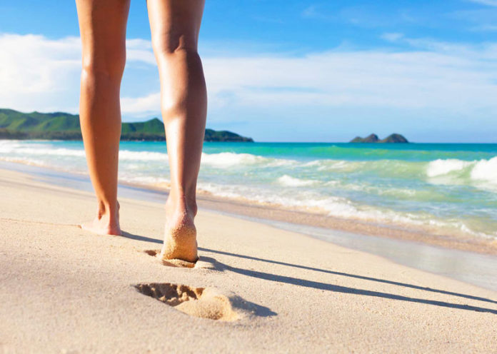 Beach Walking camminare sulla spiaggia