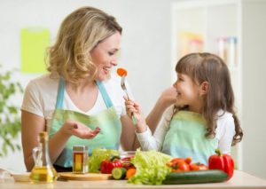 Bambini schizzinosi che non mangiano verdura e frutta