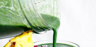 Uno smoothie veg superproteico all'alga spirulina