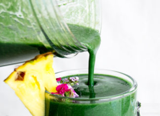 Uno smoothie veg superproteico all'alga spirulina