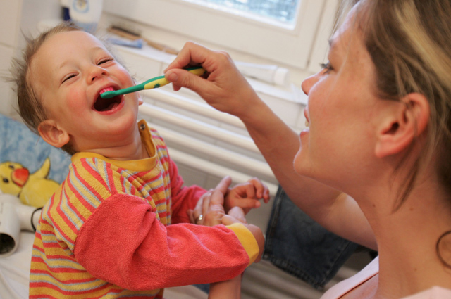 Come tenere pulito lo spazzolino da denti