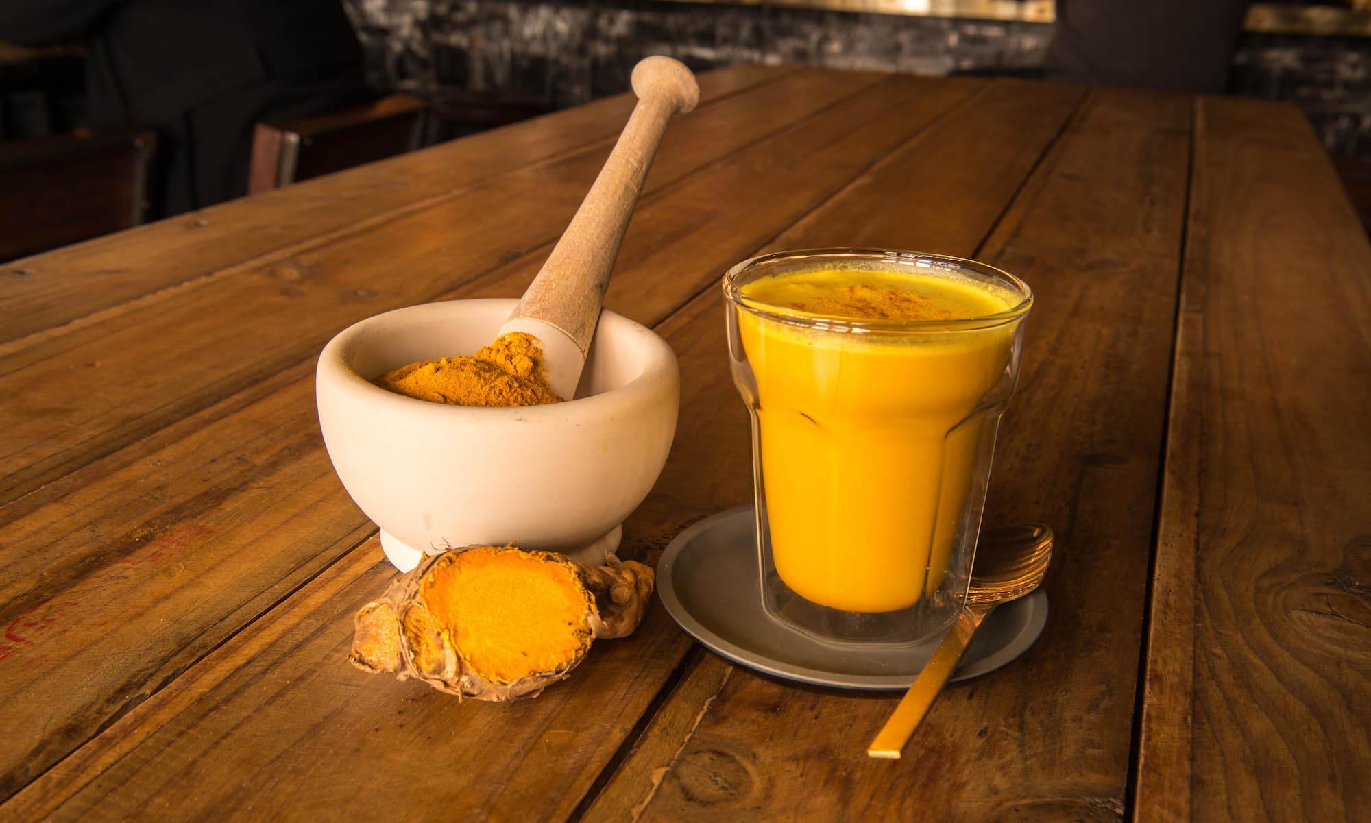 Latte e curcuma