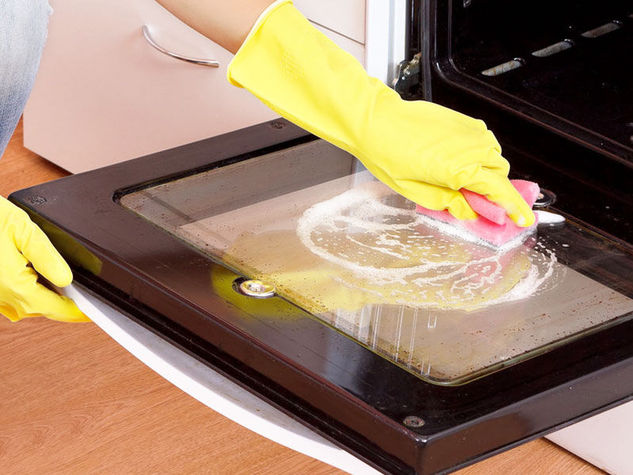 pulire il forno con detersivi ecologici