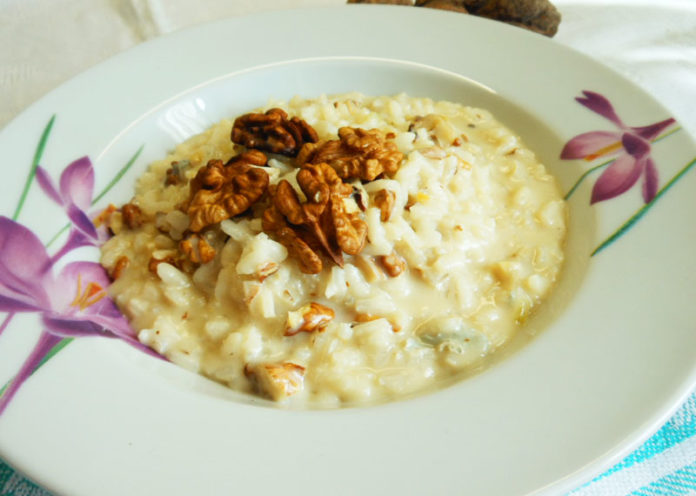 Risotto al caprino, noci e maggiorana