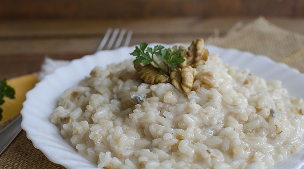 Risotto al caprino, noci e maggiorana