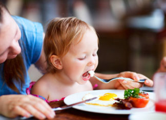 Un uovo al giorno ai bambini migliora lo sviluppo di fisico e mente