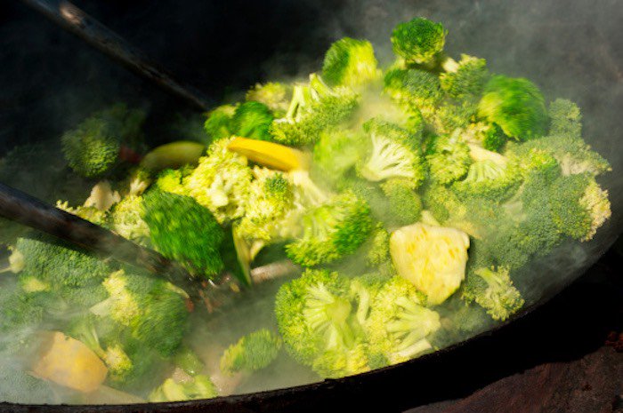 Broccoli per preparare il pesto