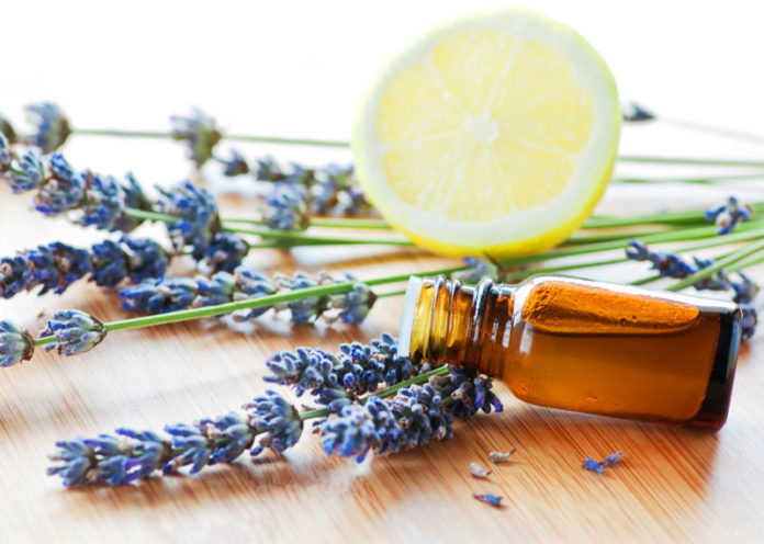 Bevanda acqua, limone e lavanda contro mal di testa e stati d'ansia