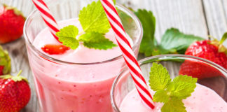 Smoothie energizzante fragola e polvere di acai