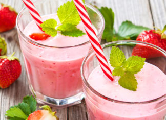 Smoothie energizzante fragola e polvere di acai