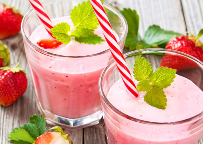 Smoothie energizzante fragola e polvere di acai