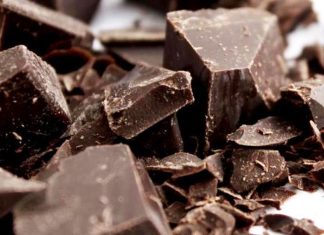 Cioccolato fondente, benefici e quanto mangiarne al giorno