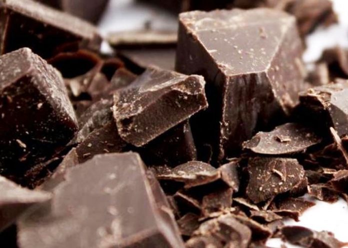 Cioccolato fondente, benefici e quanto mangiarne al giorno