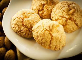 Pasticcini di pasta di mandorle "fai da te"