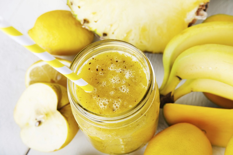 smoothie ananas, zenzero, curcuma e banana