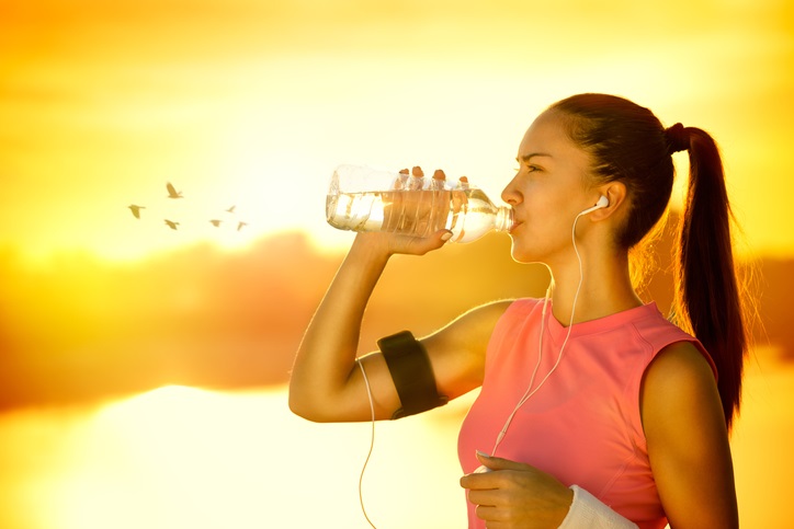 idratarsi durante lo sport con il caldo