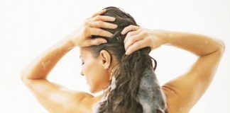 Lavare i capelli con il bicarbonato