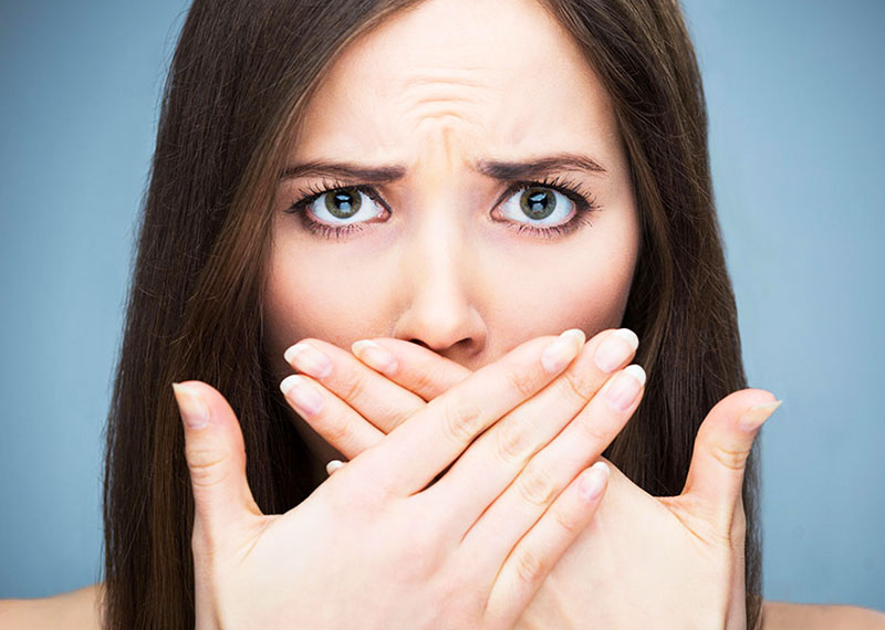 Alitosi e igiene orale: 5 azioni "fai da te" per eliminare l'alito cattivo