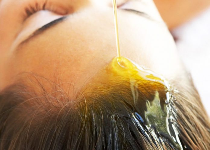 Maschera per capelli all'uovo fai da te