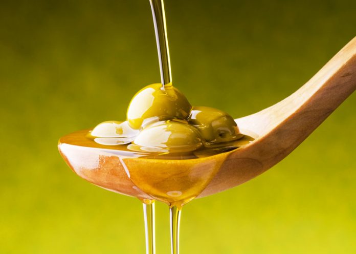Olio d'oliva, elisir naturale per un'intensa vita sessuale
