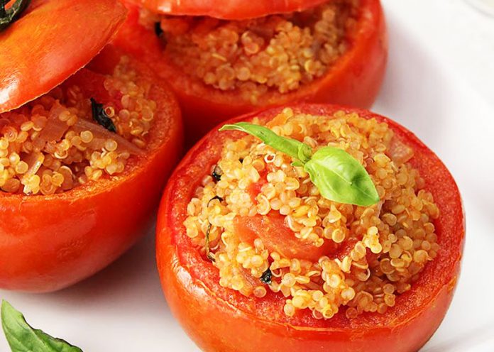 Pomodori ripieni al bulgur aromatizzati alla curcuma