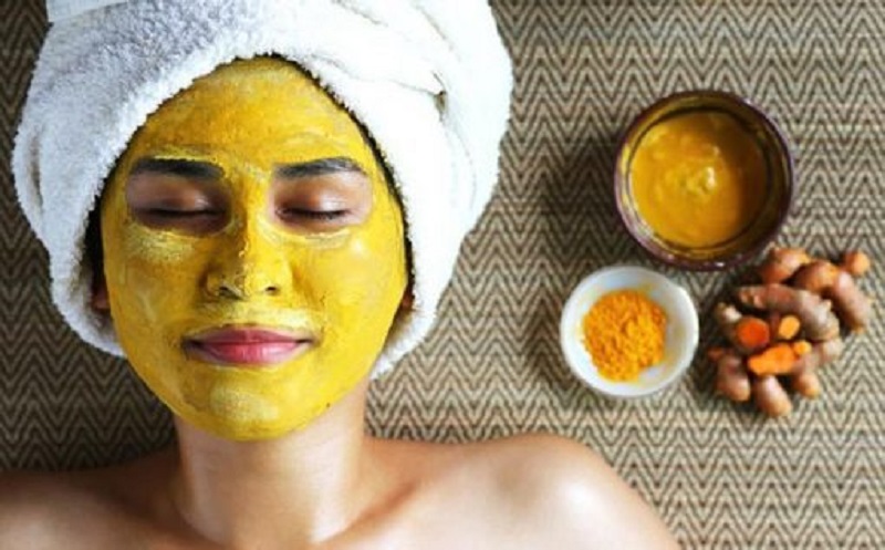 maschera viso alla curcuma