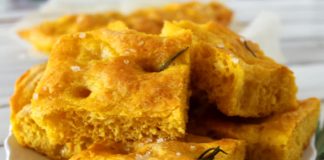 Focaccine di zucca e curcuma (senza lievito), completamente vegane