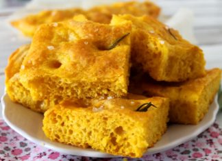 Focaccine di zucca e curcuma (senza lievito), completamente vegane