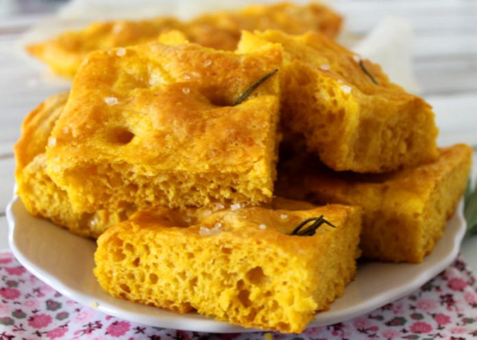 Focaccine di zucca e curcuma (senza lievito), completamente vegane