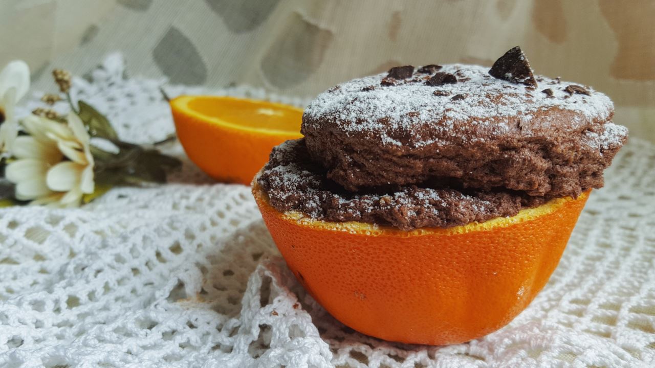 muffin cioccolato e arancia senza burro cotto nelle bucce