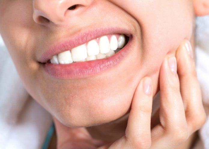 5 rimedi naturali per prevenire mal di denti e infiammazioni in bocca