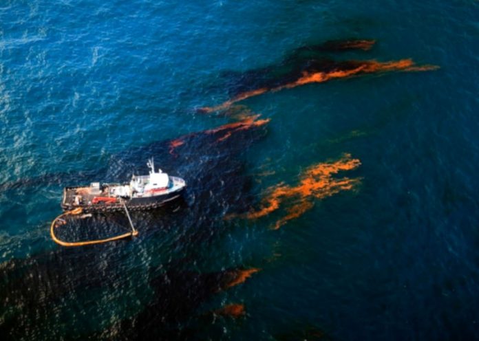 Petrolio in mare in Canada, il peggior disastro ambientale del paese