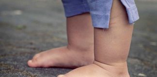 Camminare a piedi nudi? Ecco perché per i bambini è fondamentale