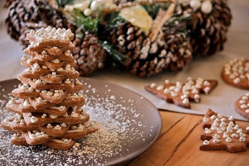 Biscotti di pasta frolla per la tavola di Natale