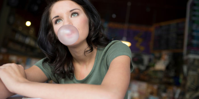 masticare chewing gum continuamente fa male