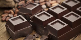 Cioccolato fondente: 10 motivi per cui va consumato (con moderazione)