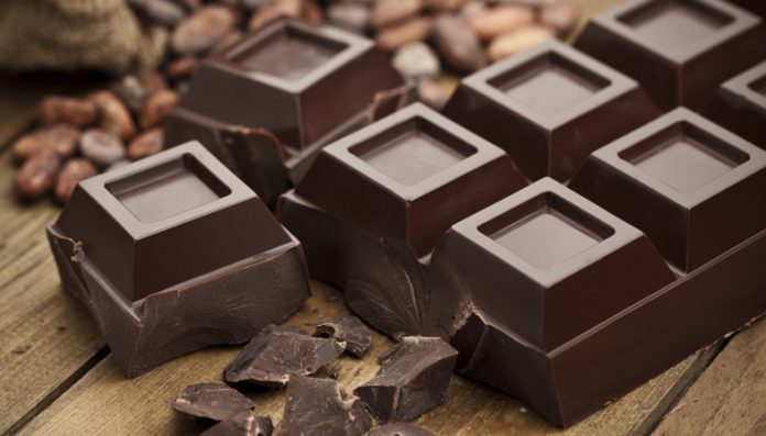 Cioccolato fondente: 10 motivi per cui va consumato (con moderazione)