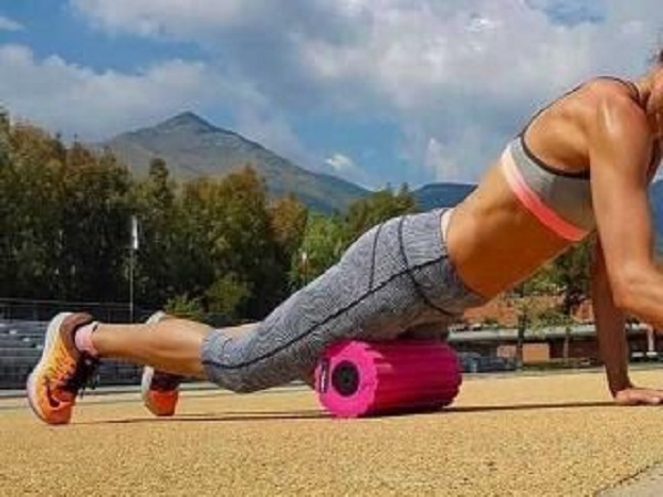 esercizi anti cellulite con il foam roller