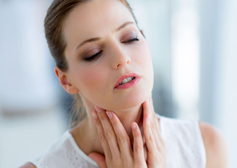 Mal di gola? Rimedi naturali più potenti per guarire velocemente