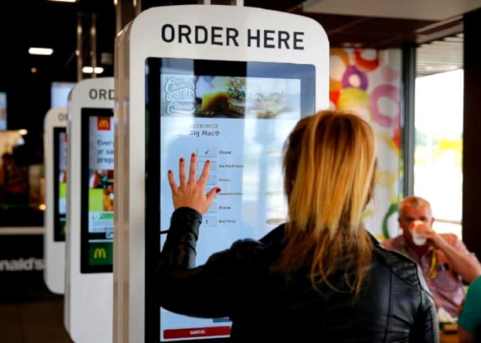 touchscreen mcdonalds con germi e batteri pericolosi