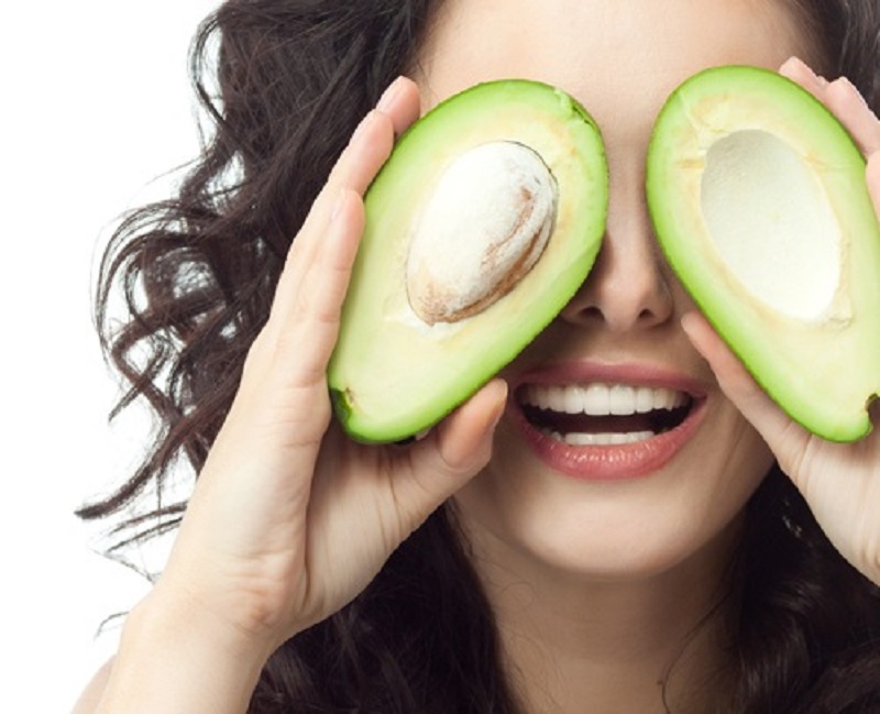 mangiare avocado: va lavato prima di sbucciarlo