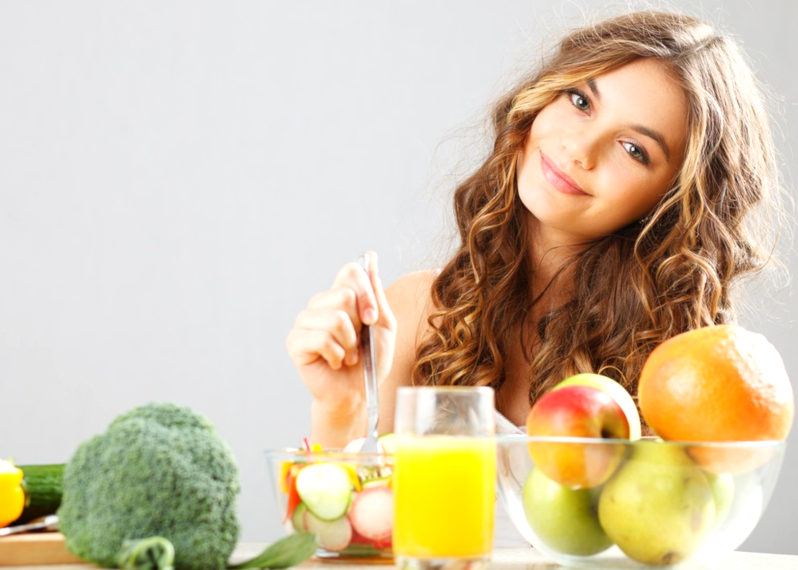 Capelli sfibrati? Ecco i 5 cibi migliori per capelli sani e forti