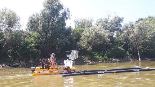 la tenda in plastica cattura-rifiuti