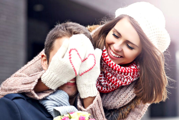 Sei una persona romantica? Dipende tutto dalle tue amicizie adolescenziali