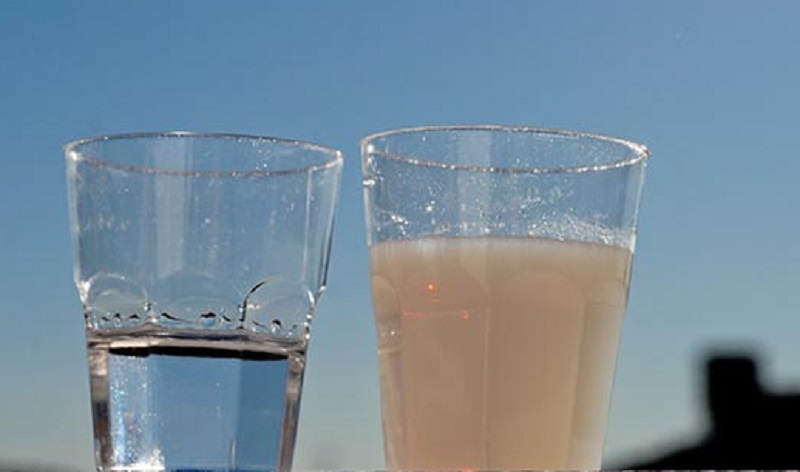 acqua a digiuno la mattina