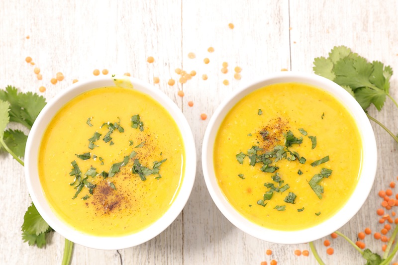 zuppa di lenticchie con zenzero e curcuma