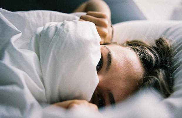 stare al caldo a letto sotto le coperte