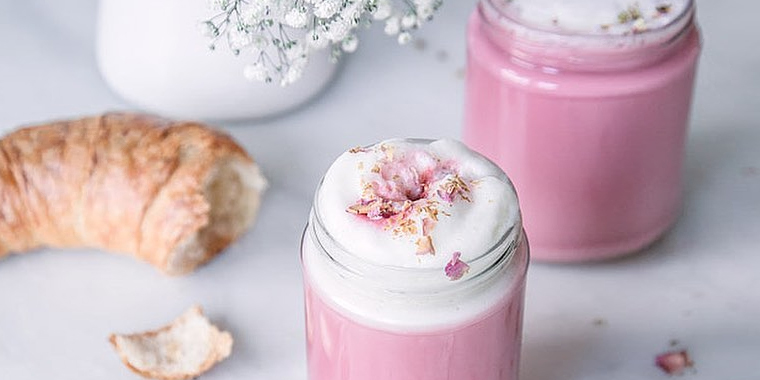 Latte rosa acai