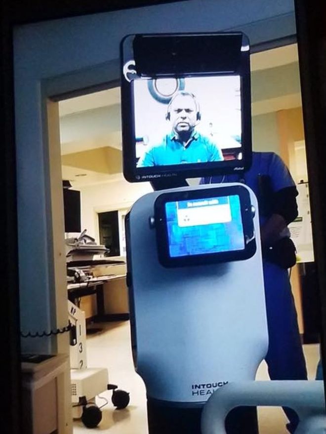 Paziente terminale informato da un robot: ospedale sotto accusa in California