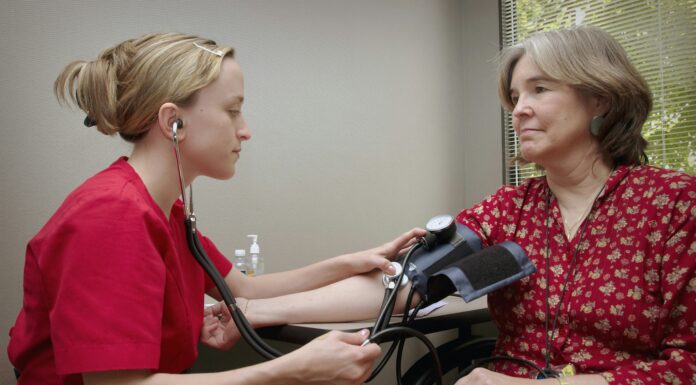 come abbassare la pressione alta in modo naturale